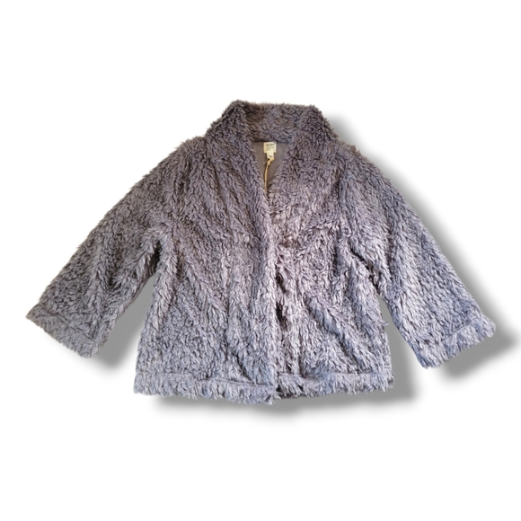 Dylan | NWT Chic Cozy Gray Faux Fur 3/4 Sleeve Teddy Coat (SIZE M) - Picture 3 of 15